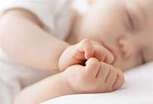 37岁严女士通过俄罗斯试管婴儿喜获“小棉袄”