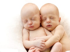 俄罗斯试管婴儿助高龄女性孕育双胞胎男宝